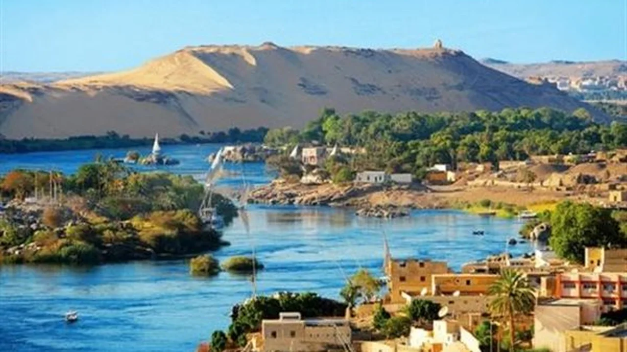 توقعات درجات الحرارة وفرص سقوط الأمطار في محافظة أسوان خلال الساعات المقبلة